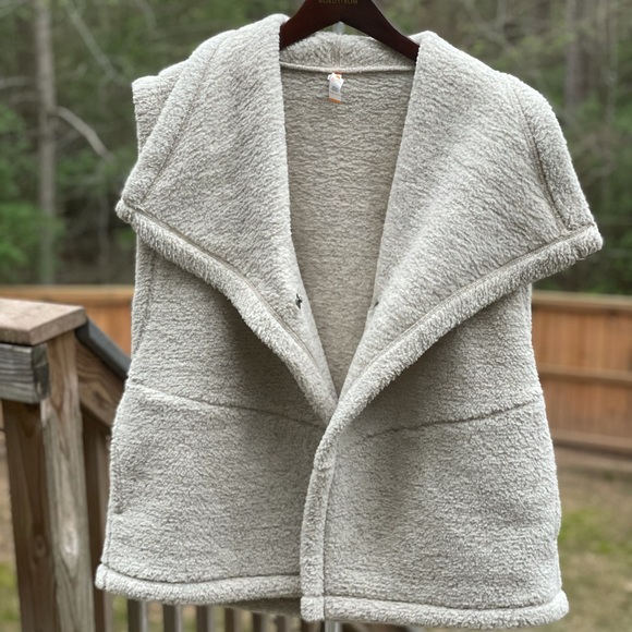 lucy hatha sherpa vest - Picture 11 of 11